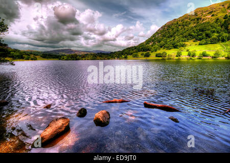 Rydal acqua nel Parco Nazionale del Distretto dei Laghi, Cumbria Foto Stock