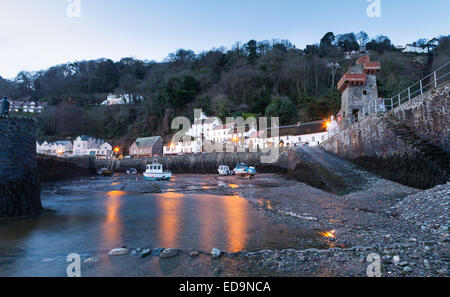 Alba al Porto di Lynmouth nel Parco Nazionale di Exmoor, Devon. Foto Stock