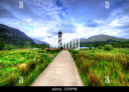 Il monumento di Glenfinnan sul Loch Shiel nelle Highlands della Scozia. Foto Stock