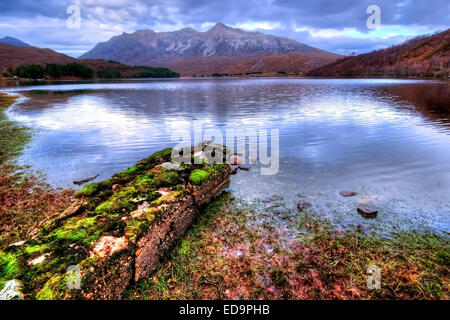 Glen Torridon in Wester Ross nelle Highlands della Scozia con Ben Eighe nella distanza. Foto Stock