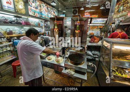 Fornitore di kebab in arabo Soi, Bangkok, Thailandia Foto Stock