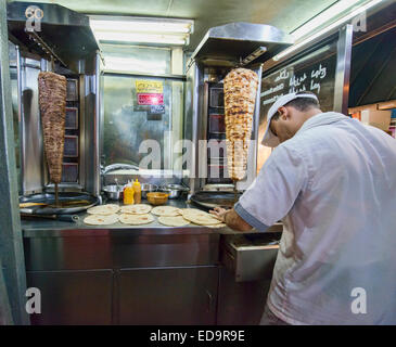 Fornitore di kebab in arabo Soi, Bangkok, Thailandia Foto Stock