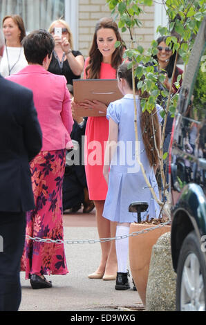 Catherine Duchessa di Cambridge visiti un M-Pact Plus programma di consulenza al Santissimo Sacramento School di Londra dotata: Catherine Duchessa di Cambridge,Kate Middleton dove: Londra, Regno Unito quando: 01 Lug 2014 Foto Stock