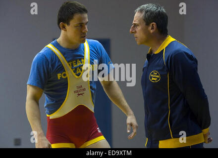 FOXCATCHER 2014 Annapurna Pictures film con Channing Tatum a sinistra e Steve Carrell Foto Stock