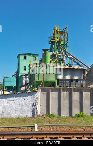 Vecchio ricostruito elevatore granella ancora in operazione Foto Stock