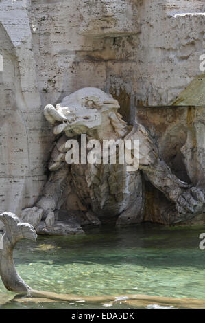 Fontana dei Quattro Fiumi con statua raffigurante il Fiume Gange in Piazza Navona, Roma, Italia. Foto Stock