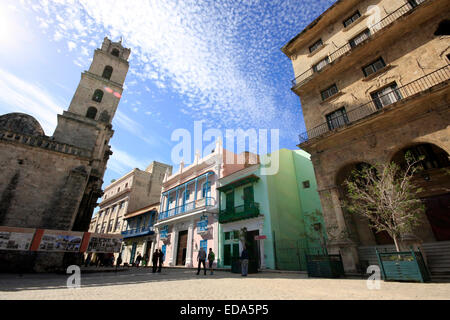 Gli edifici di vecchia costruzione in Plaza de San Francisco a l'Avana, Cuba Foto Stock