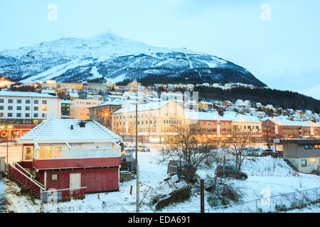 Narvik città città al crepuscolo, Norvegia Foto Stock