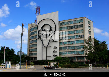 Il Ministero dell informatica e le comunicazioni edificio in Plaza de la Revolucion, Havana, Cuba Foto Stock