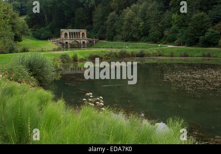 Lago e Ponte palladiane in prima Park, bagno, progettato e costruito da Ralph Allen nel XVIII secolo, Foto Stock