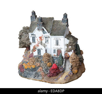 Lilliput Lane figurina o edificio in miniatura Rydal vista, isolato su uno sfondo bianco. Foto Stock