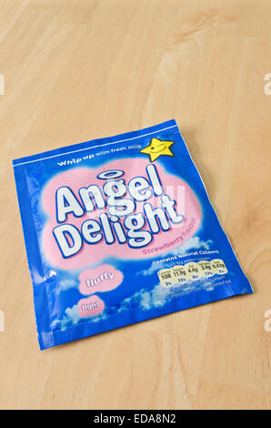 Angel Delight Dessert in polvere su di un tavolo di legno Foto Stock