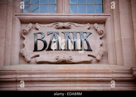 Vecchia banca segno sulla parte anteriore di un high street bank, Bridgnorth Shropshire REGNO UNITO Foto Stock