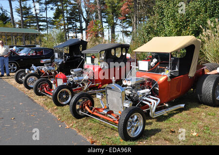 Tre personalizzato costruito T benna Hot Rod cars. Foto Stock