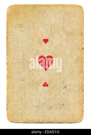 Antique utilizzata carta da gioco asso di cuori sfondo della carta con tre simboli isolati su bianco Foto Stock