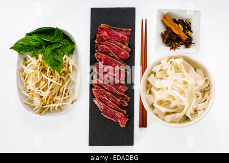 Ingredienti per la cottura delle carni bovine vietnamita noodle soup - Pho Foto Stock