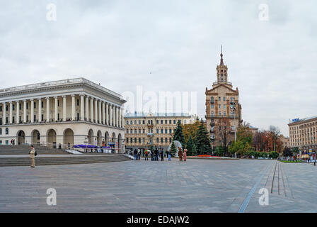 Piazza Indipendenza Maydan Nezalejnosti a Kiev Ucraina giorno nuvoloso tempo SCENIC. Foto Stock