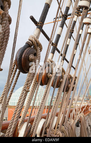 A montanti della vecchia nave a vela Foto Stock