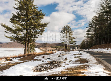 Barche Quabbin in inverno, Quabbin serbatoio Foto Stock