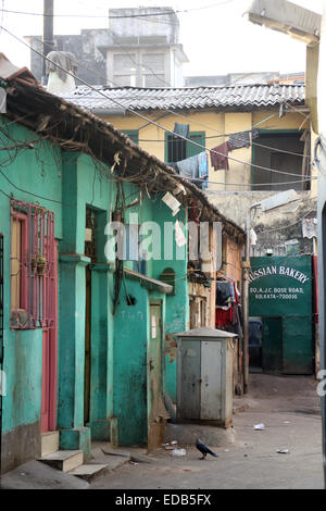 Coloratissima casa indiana. Bright Green building in Kolkata, West Bengal, India nel febbraio 07, 2014. Foto Stock