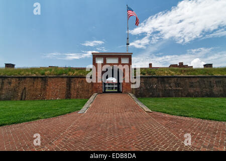 Entrarance Gate di Fort Mc Henry con la stella gigantesca Lamas Banner, Baltimore, Maryland Foto Stock