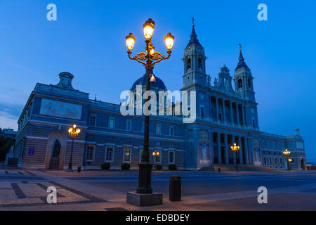 Cattedrale di Almudena, la Catedral de la Almudena, Madrid, Spagna Foto Stock