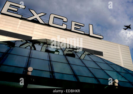 La figura mostra l'ingresso principale della fiera presso l'ExCel di Londra Centrale. Foto Stock
