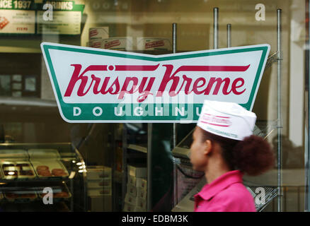 Un Krispy Kremes store in Holborn, Londra. Foto Stock