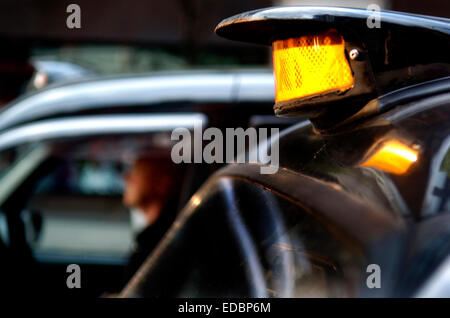 Un taxi su Oxford Street Foto Stock