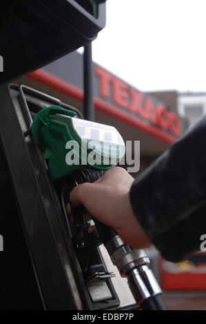 Texaco pompa di rifornimento di carburante a Londra la stazione di benzina. Foto Stock