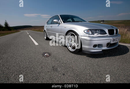 2002 E46 335d BMW Serie 3 berlina diesel modificati con ruote Alpina e accessori Foto Stock