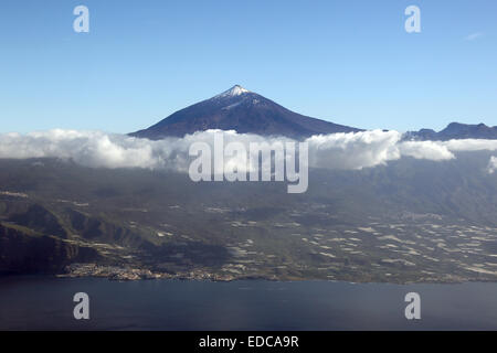 Vista aerea dell'isola di Tenerife Isole Canarie Spagna con il vulcano Teide mountain Foto Stock