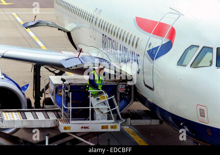 BA piano caricamento a Heathrow Foto Stock