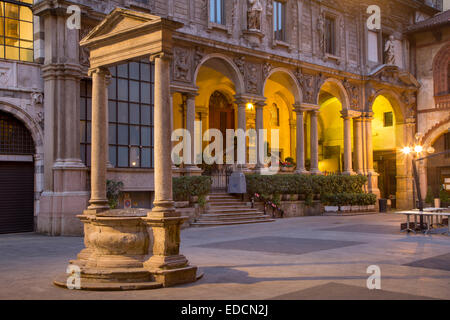 Piazza del Mercato Vecchio, Piazza dei Mercanti e il Palazzo della Ragione, Milano, Lombardia, Italia Foto Stock