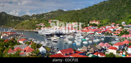 Barche affollano la marina in Gustavia, St Barths, French West Indies Foto Stock