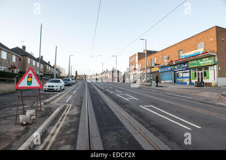 Il tram funziona in Clifton, Nottingham England Regno Unito Foto Stock