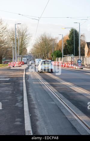 Il tram funziona in Clifton, Nottingham England Regno Unito Foto Stock