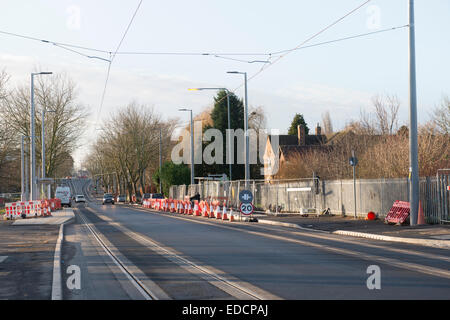 Il tram funziona in Clifton, Nottingham England Regno Unito Foto Stock