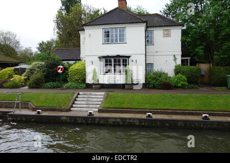 Marlow (storicamente grande Marlow o Chipping Marlow) è una città andcivil parrocchia entro Wycombe distretto a sud Buckinghamshire Foto Stock