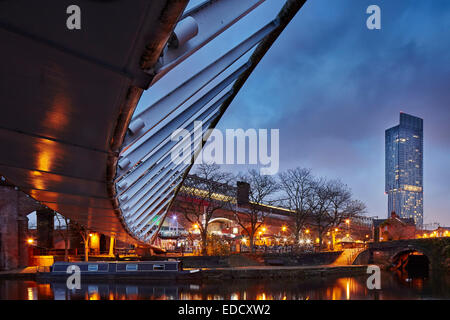 Castlefield bacino di Manchester all'imbrunire, su Bridgewater Canal Foto Stock