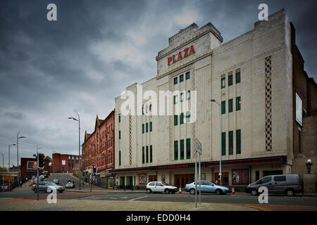 Stockport landmark Plaza esterno dell'edificio Foto Stock