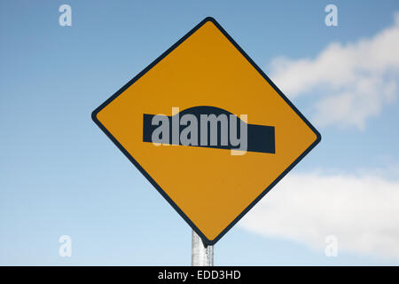 Segnale di avvertimento bump in Road, Irlanda Foto Stock