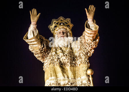 Barcellona, Spagna. Gen 5, 2015. 5 gennaio 2015 - Gaspare la cavalcata al tradizionale sfilata dei tre re di magia in Barcellona Credito: Matthias Oesterle/ZUMA filo/ZUMAPRESS.com/Alamy Live News Foto Stock