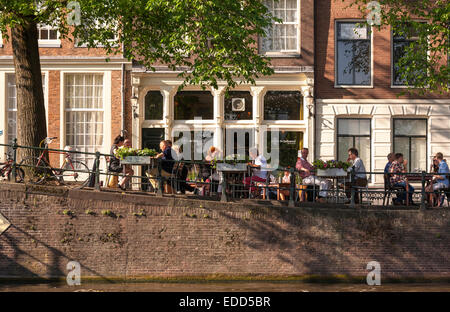 Il ristorante De Belhamel sul Brouwersgracht Canal cene alfresco terrazza esterna che si affaccia sul Canale Herengracht Amsterdam Foto Stock