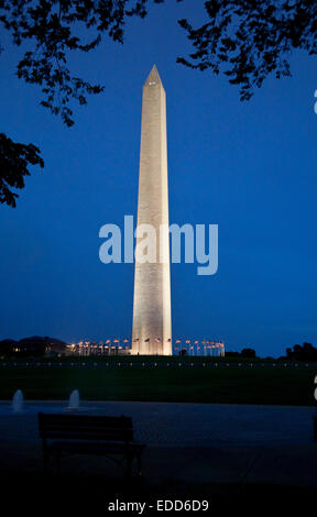 Il Monumento a Washington al tramonto vista da nord, sulla costituzione Ave. Foto Stock