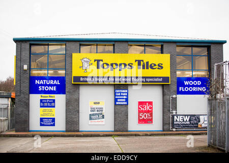 Swansea, Wales, Regno Unito. 05 gen 2015. Un ramo di Topps tiles a Swansea davanti a un aggiornamento di trading, lunedì 5 gennaio, 2015. Credito: Giovanni Wellings/Alamy Live News Foto Stock