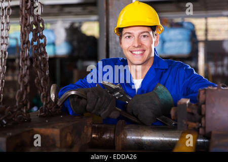 Ritratto di industriali lavoratore manuale di officina Foto Stock