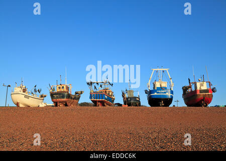 Barche da pesca sul Hastings Stade Beach, East Sussex, Inghilterra, GB, UK. Foto Stock