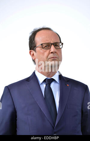 François Hollande qui per vedere una tappa del Tour de France bicycle race tra Reims e Arras su 2014/07/10 Foto Stock