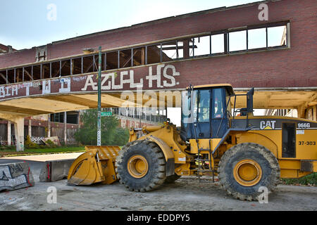 Un po' di lavori di costruzione in corso da parte del nuovo proprietario Fernando Palazuelo al Detroit Packard stabilimento automobilistico. Detroit, MI, Stati Uniti d'America, 25 ottobre 2014. Foto Stock